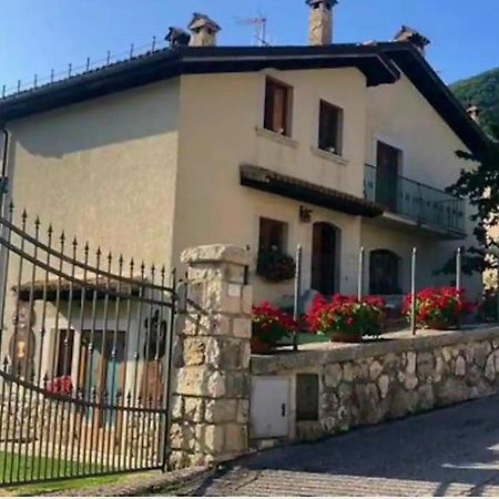 A Due Passi Dai Lupi Villa Civitella Alfedena Exteriör bild