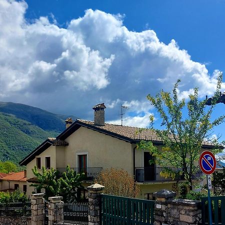 A Due Passi Dai Lupi Villa Civitella Alfedena Exteriör bild