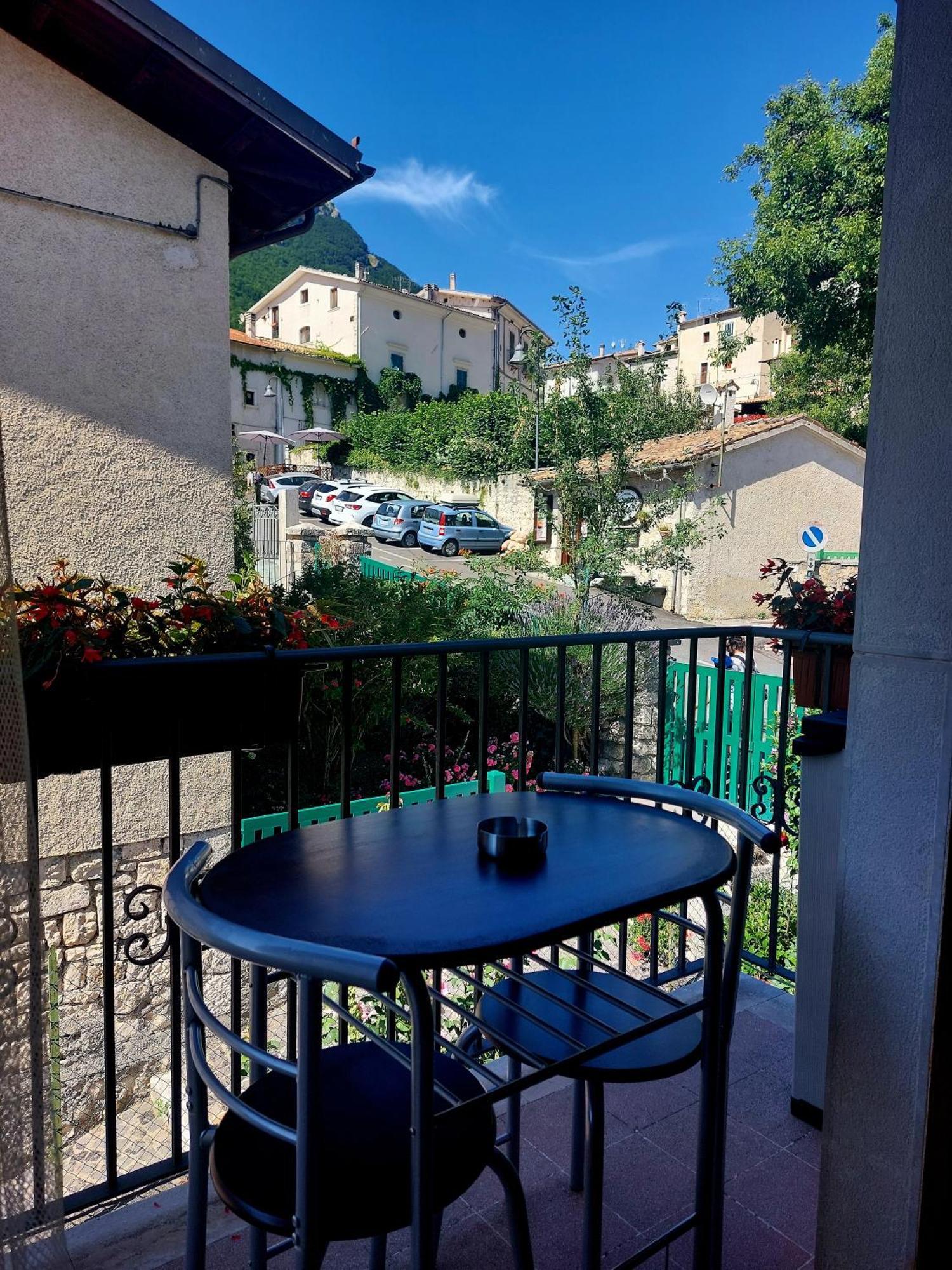 A Due Passi Dai Lupi Villa Civitella Alfedena Exteriör bild