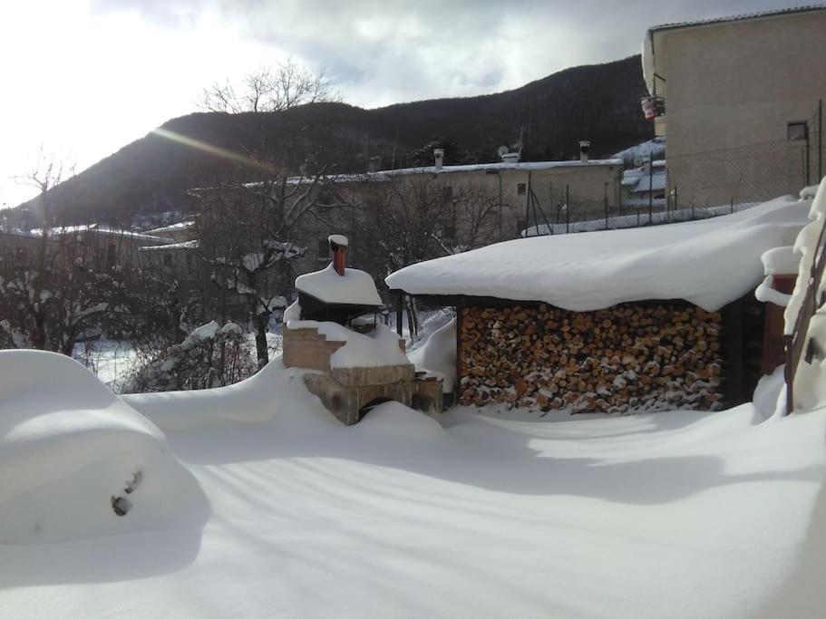 A Due Passi Dai Lupi Villa Civitella Alfedena Exteriör bild