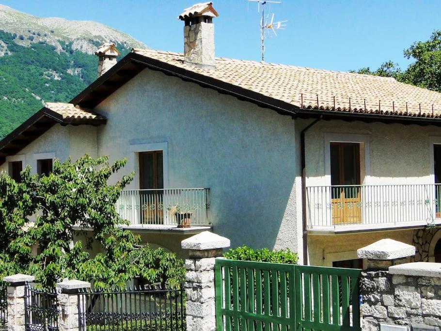 A Due Passi Dai Lupi Villa Civitella Alfedena Exteriör bild