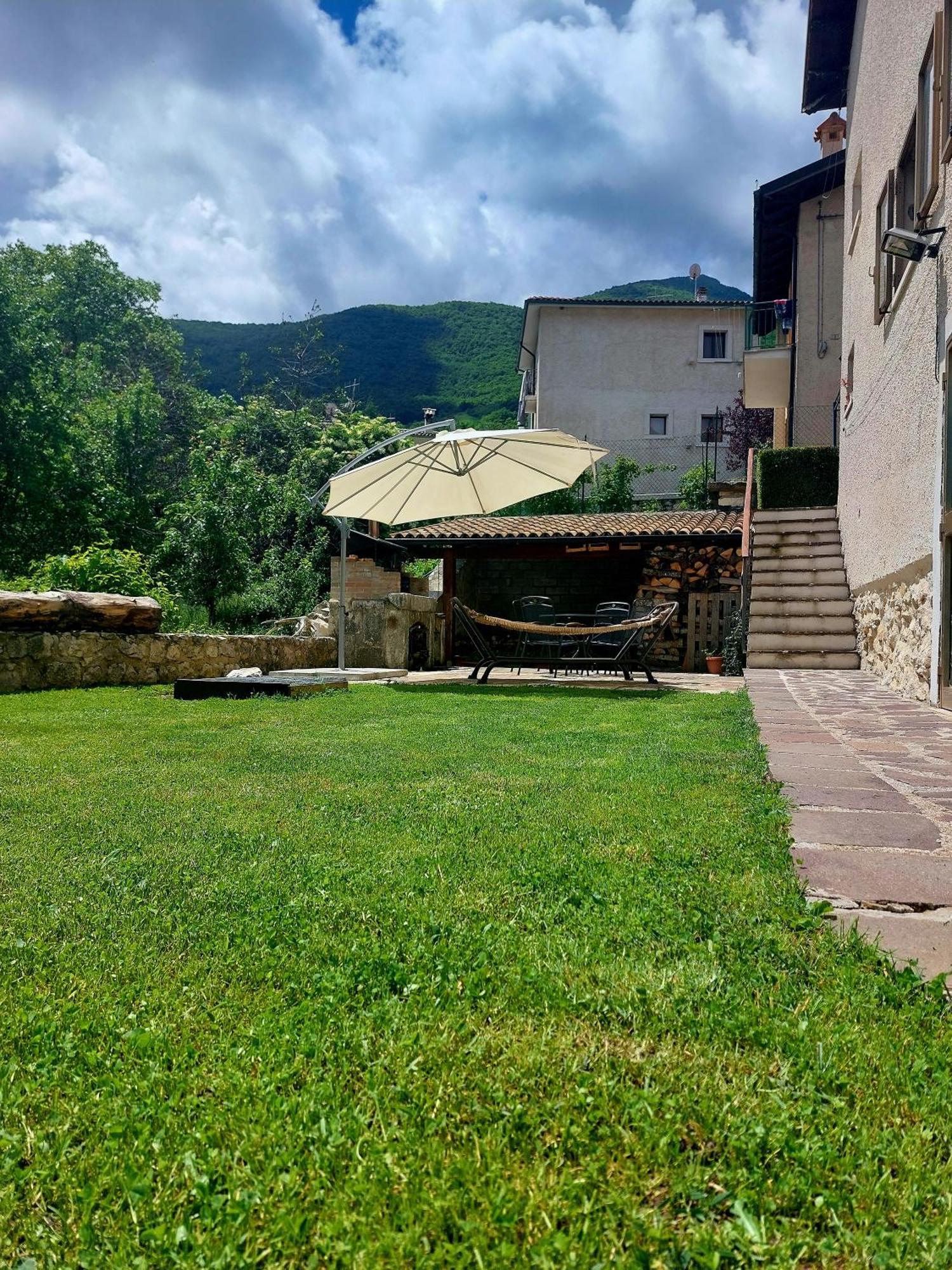 A Due Passi Dai Lupi Villa Civitella Alfedena Exteriör bild
