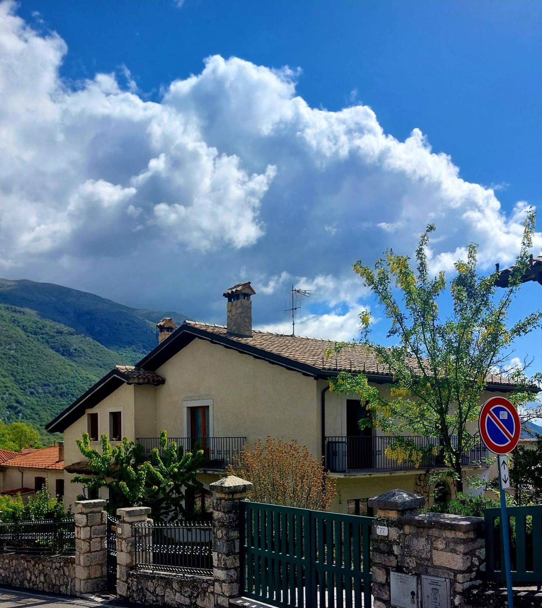 A Due Passi Dai Lupi Villa Civitella Alfedena Exteriör bild